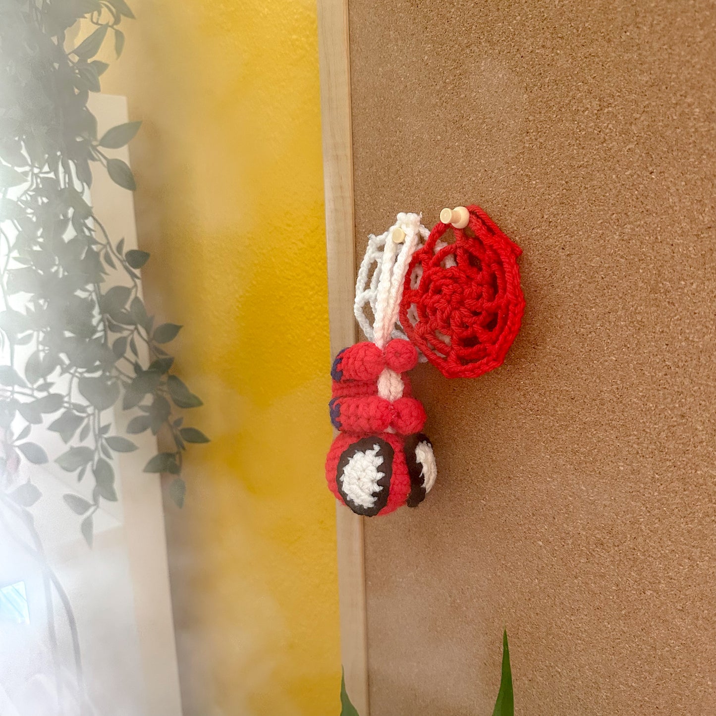 Mini Spider - Man hanging